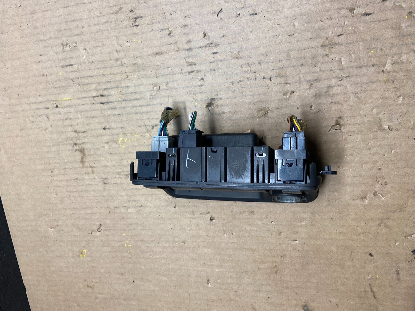 2013 2016 GMC Acadia Center Console Switch Panel Bezel Power Outlet F4678 DG13