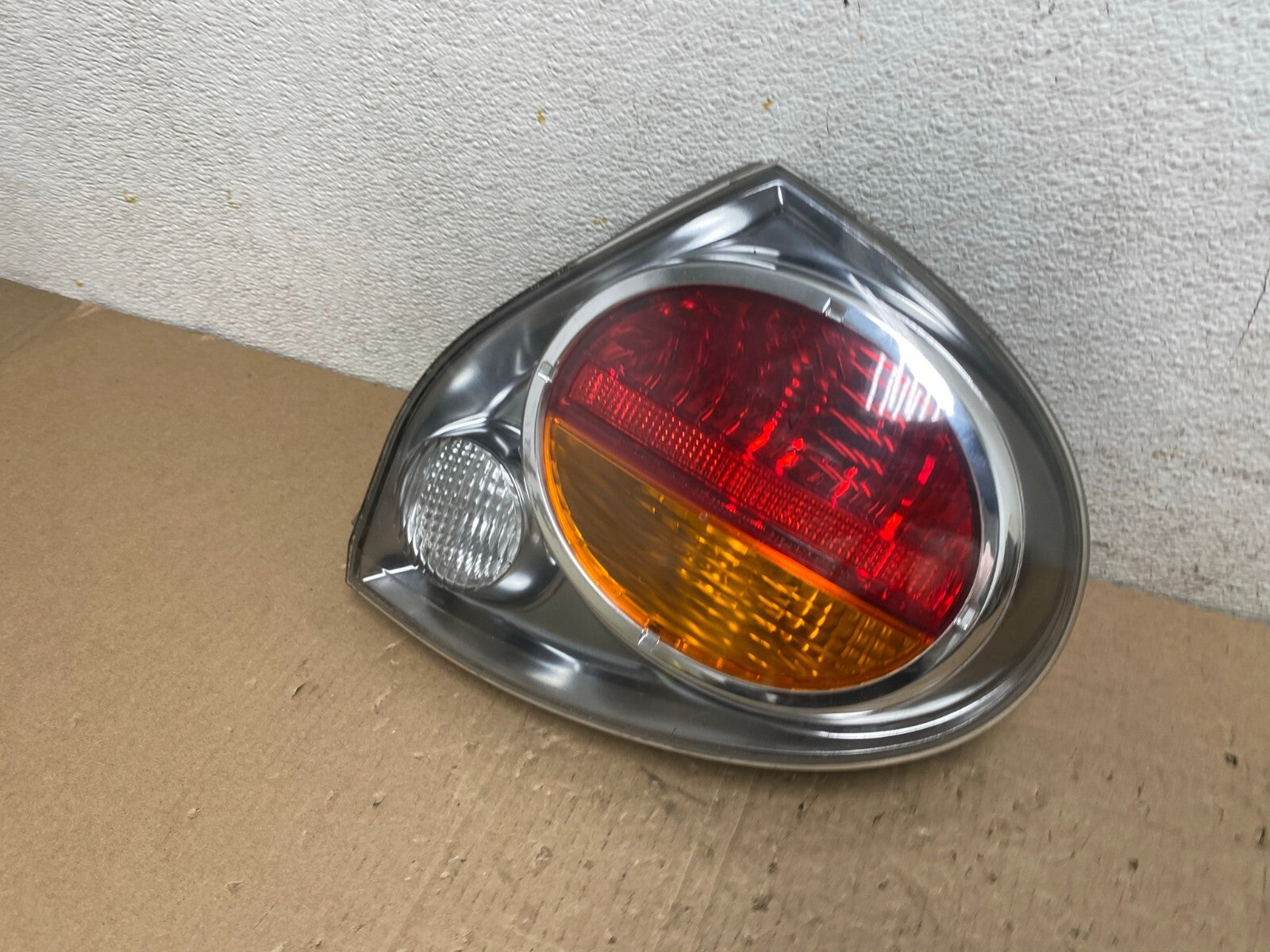 2002 2003 Nissan Maxima Right Passenger RH Side Tail Light L4455 DW1