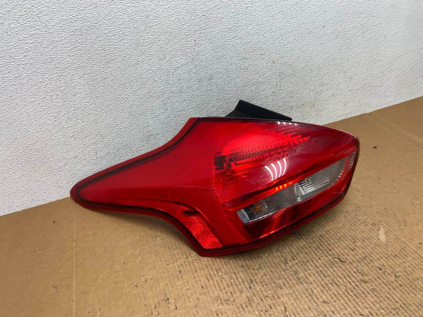 2015 to 2018 Ford Focus Tail Light Hatchback Left Driver LH Side AE1462 LK2
