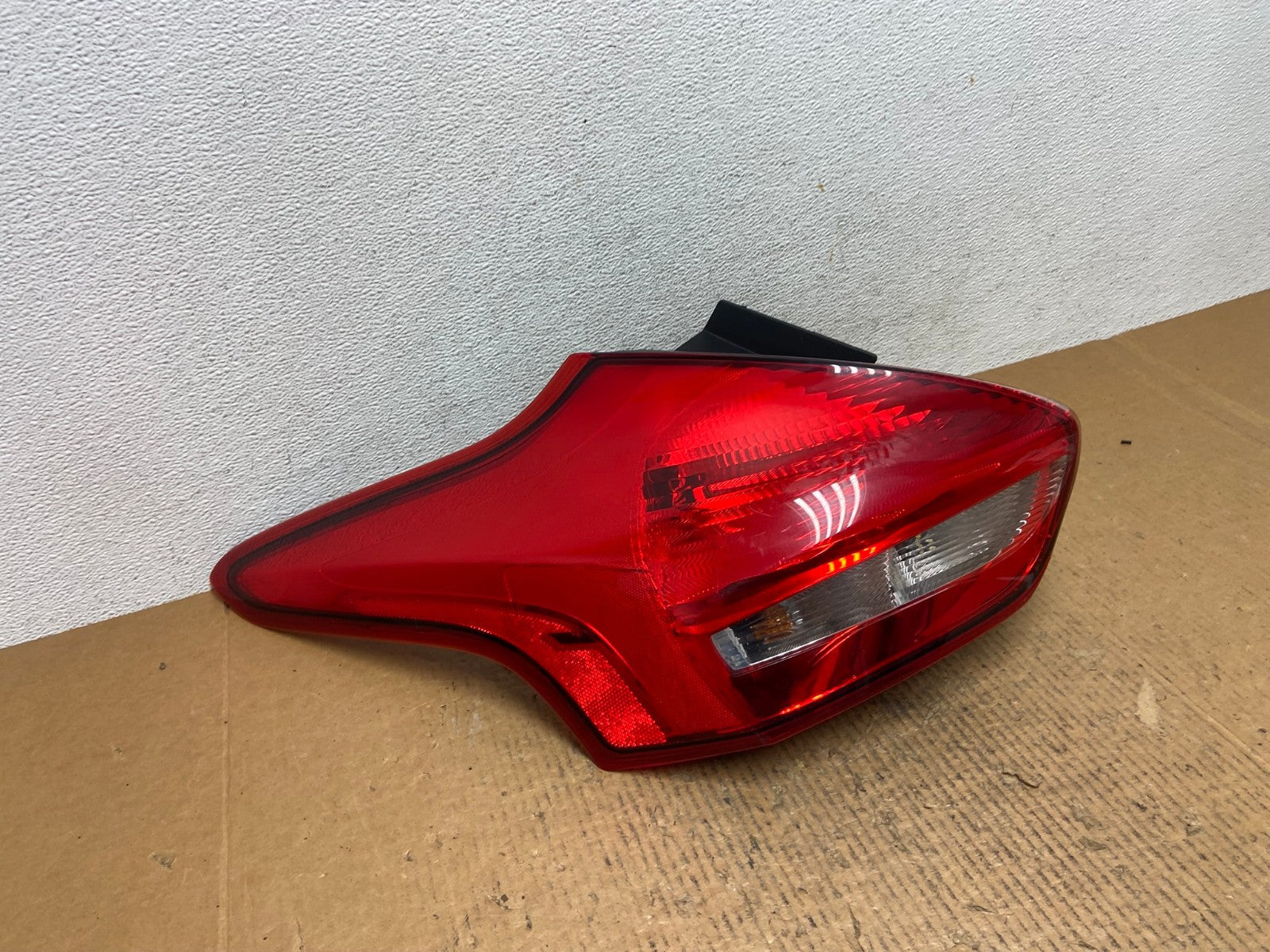 2015 to 2018 Ford Focus Tail Light Hatchback Left Driver LH Side AE1462 LK2