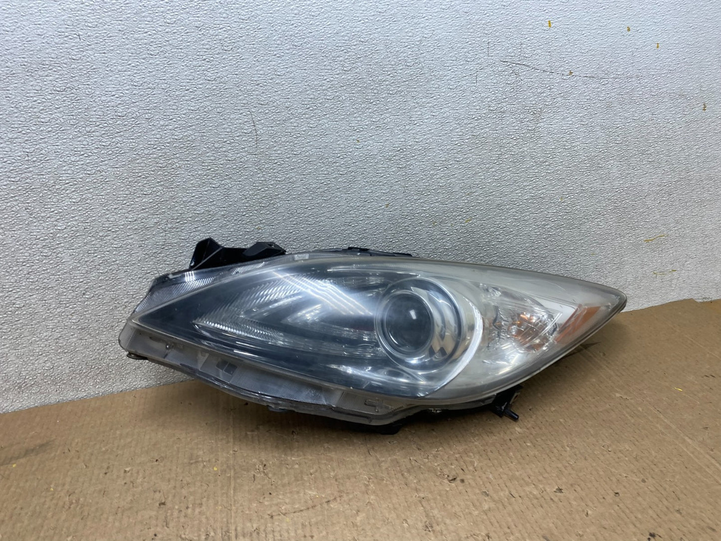 2010 - 2013 Mazda 3 Left Driver Xenon HID Headlight Oem W5315 DG0