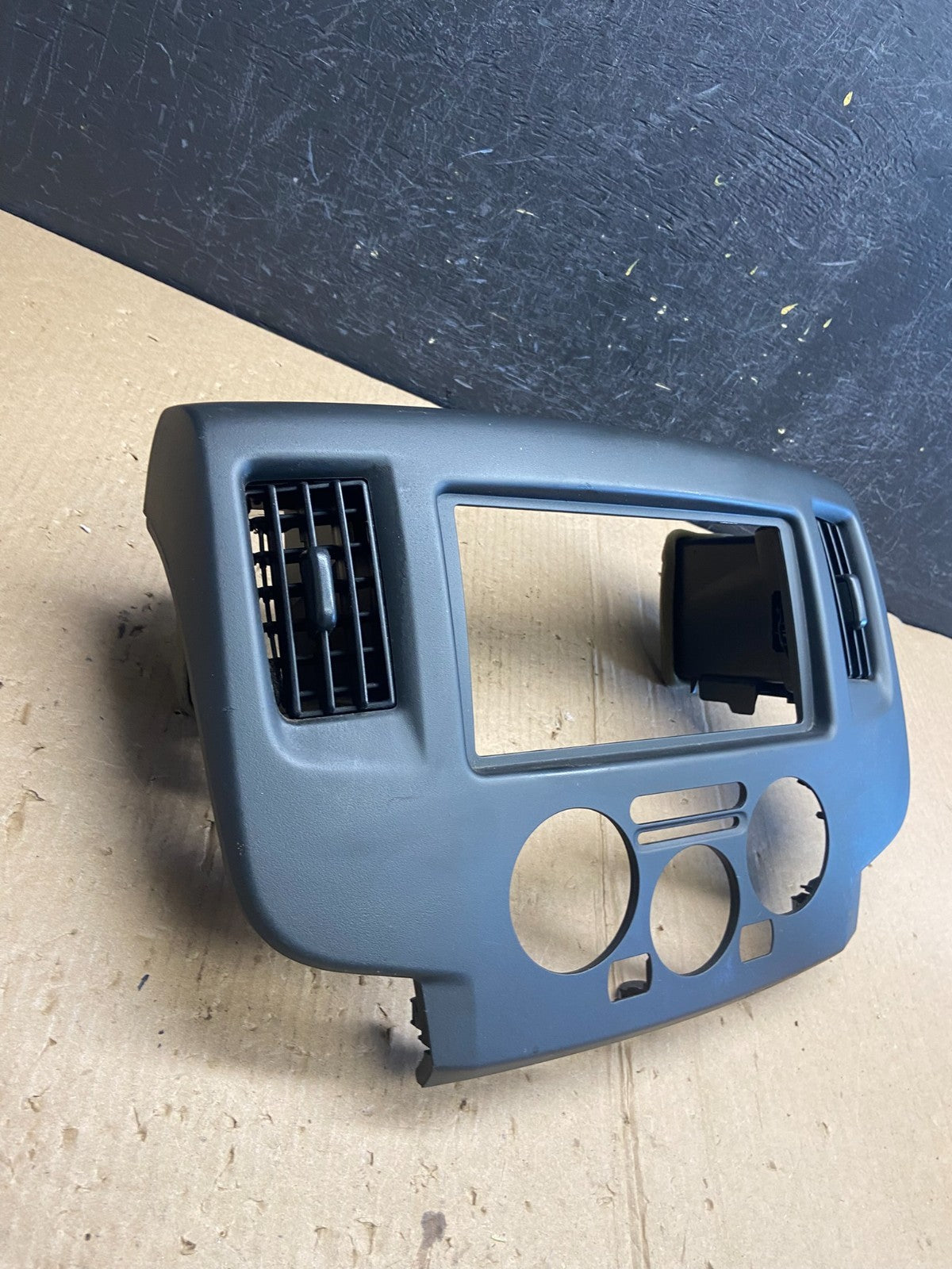 2013-2021 Nissan NV200 Center Console Radio Climate Control Air Vent AE3962 DG2