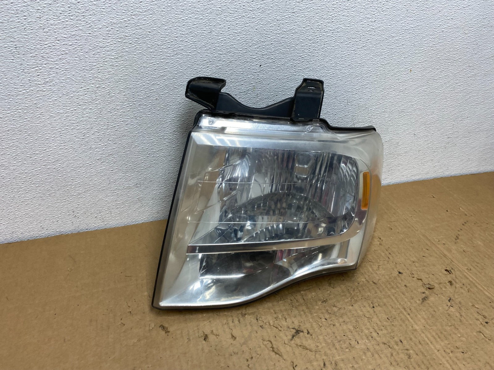 2007 - 2014 Ford Expedition Left Driver LH Side Headlight Halogen AC8257 DW2