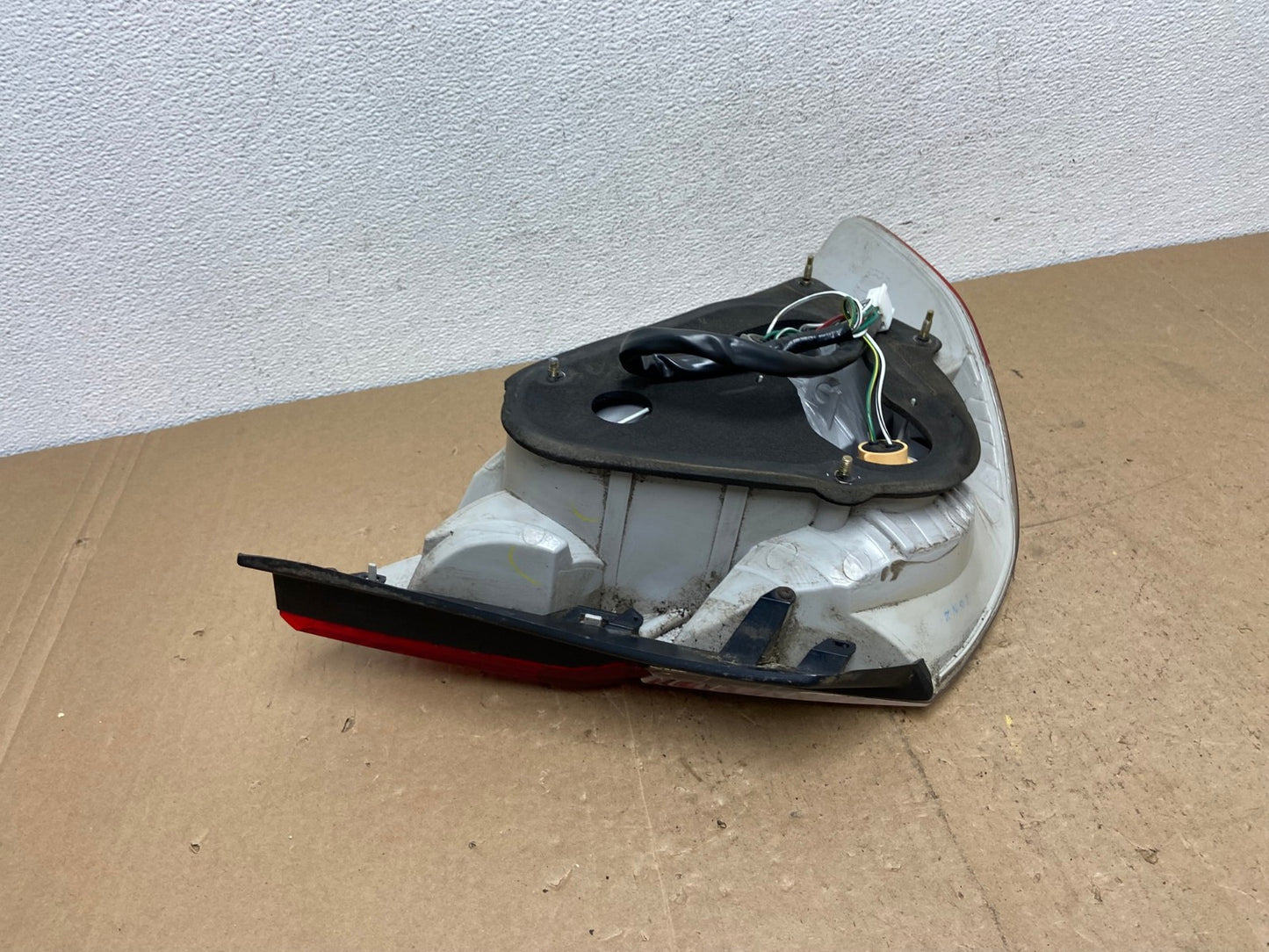 2003 to 2004 Toyota Avalon Right Passenger RH Side Tail Light AC5911 LK4