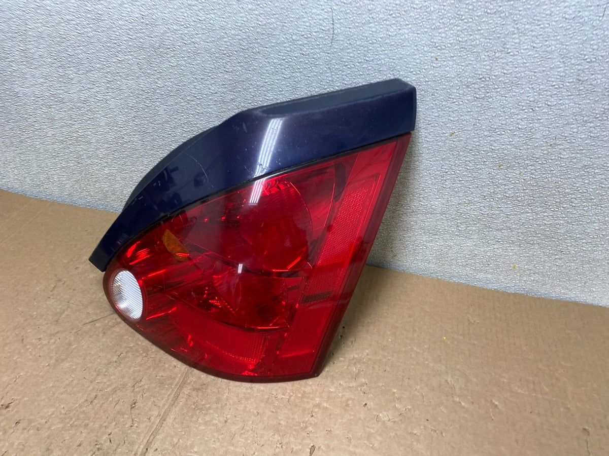 2004 to 2008 Nissan Maxima Right Passenger Tail Light V3121 DW1