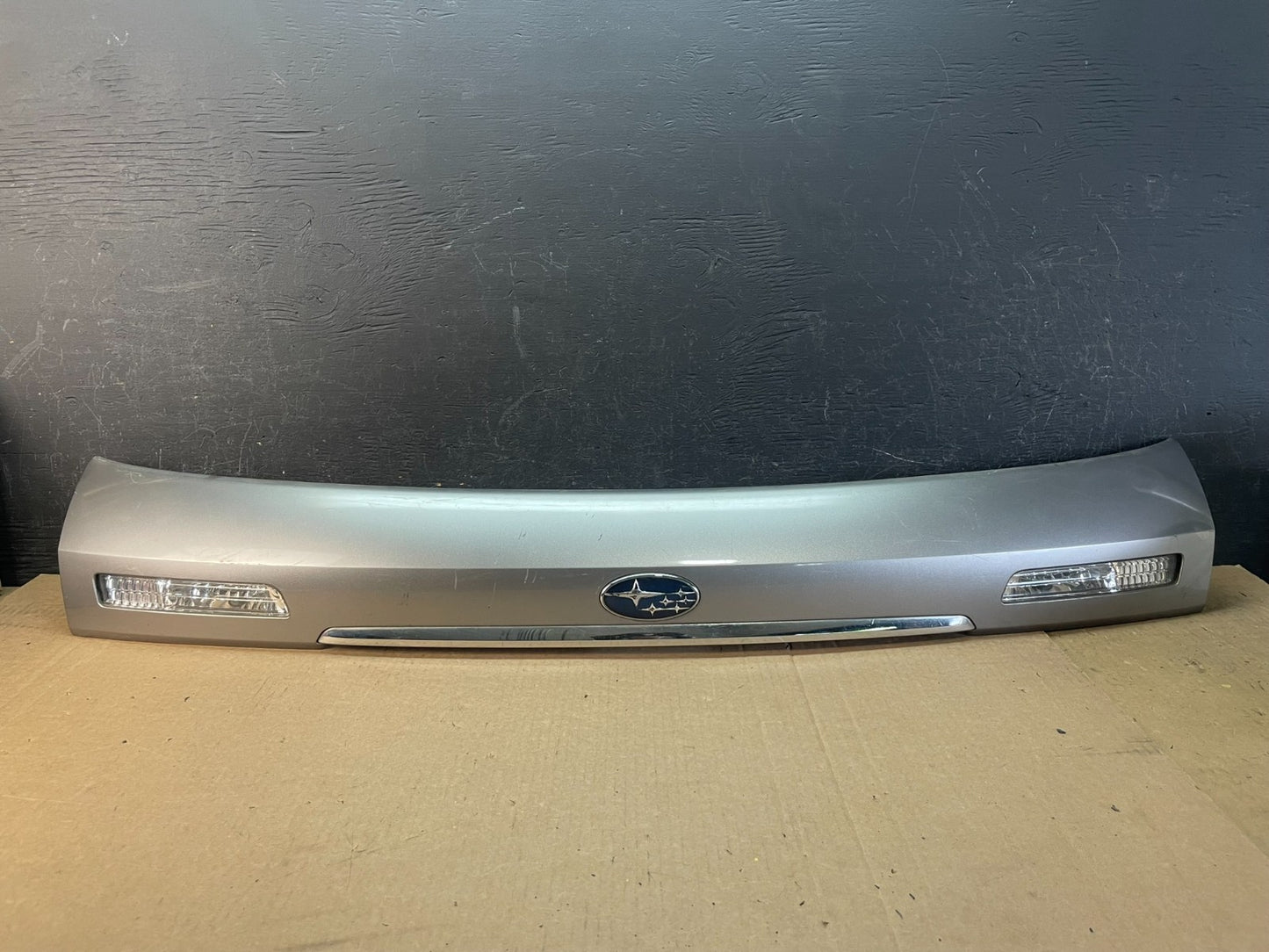 2005-2009 Subaru Legacy Outback Tail Lift Gate Trunk Finish Molding AD0226 DG0