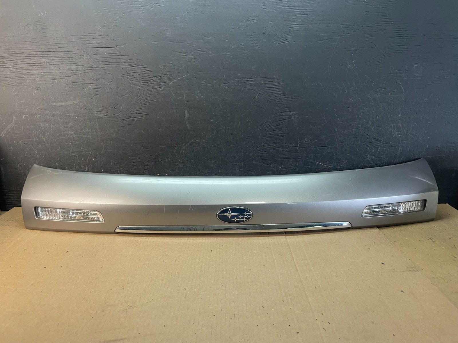 2005-2009 Subaru Legacy Outback Tail Lift Gate Trunk Finish Molding AD0226 DG0
