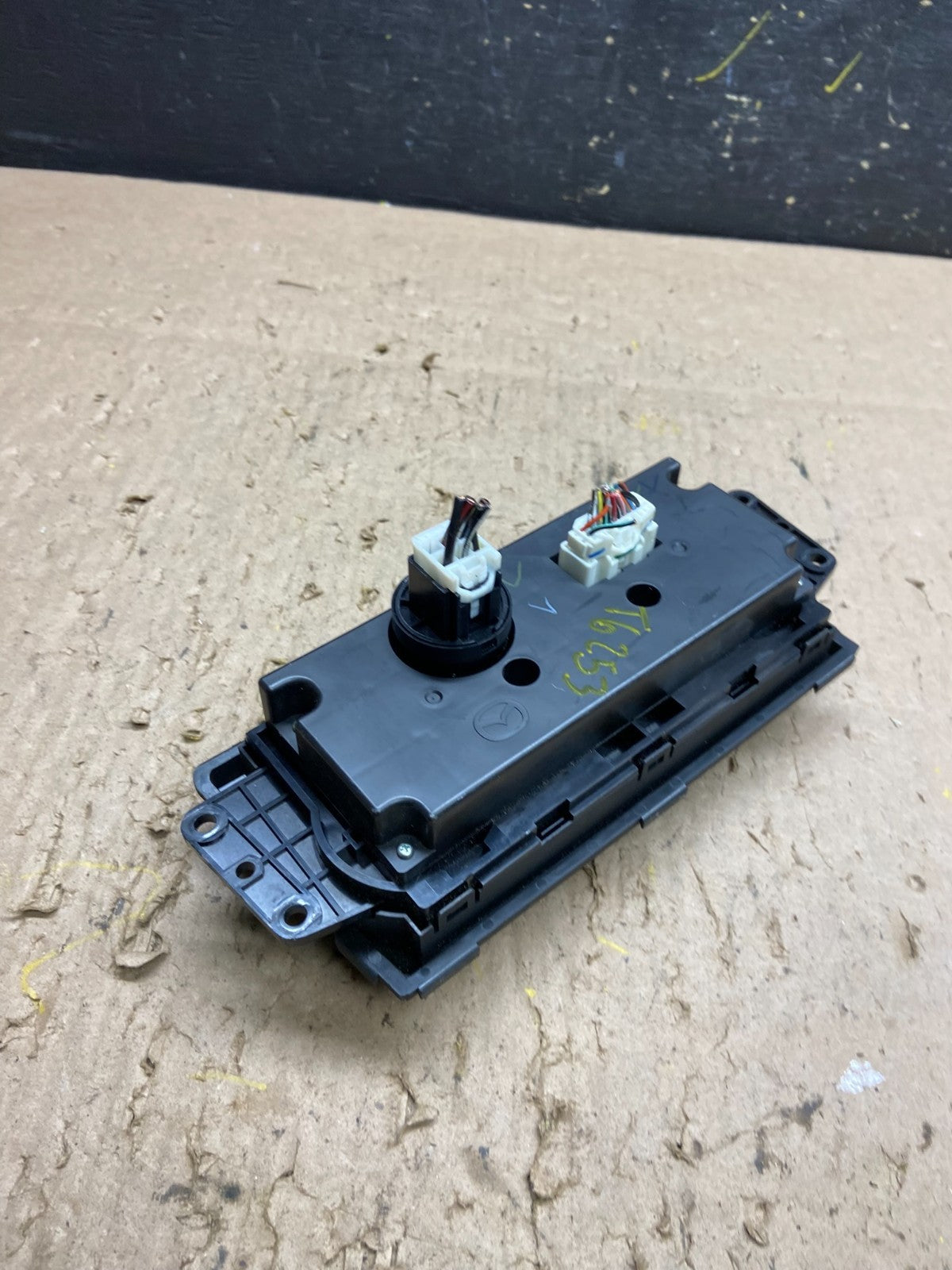 2009 - 2013 Mazda 6 A/C Manual Climate Control Panel t6253 DG3