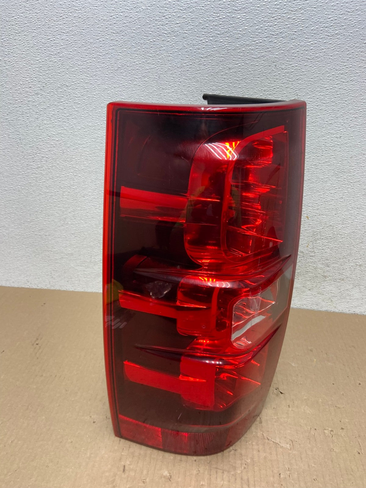 2008-2014 Chevrolet Tahoe Suburban Driver Lh Left Side Tail Light AE9644 LK2