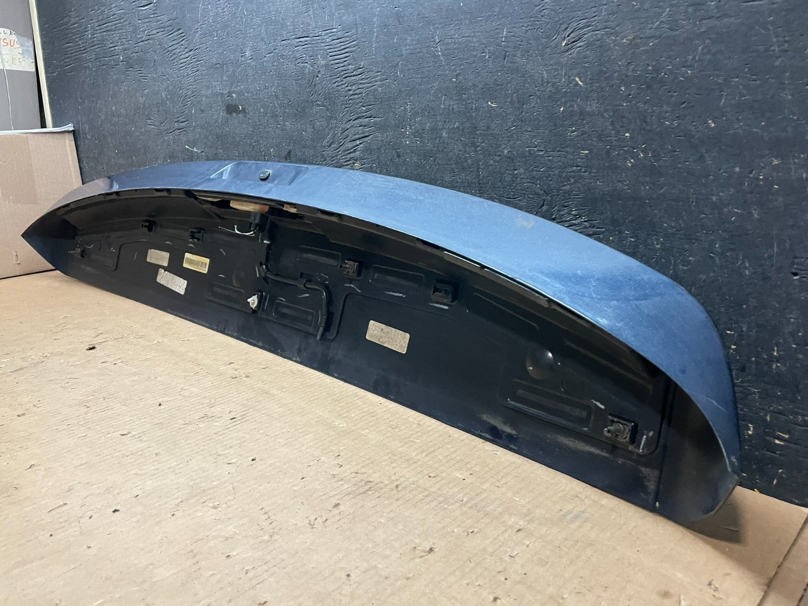 2009 to 2014 Volkswagen Routan Rear Spoiler OEM AA2435 DG11