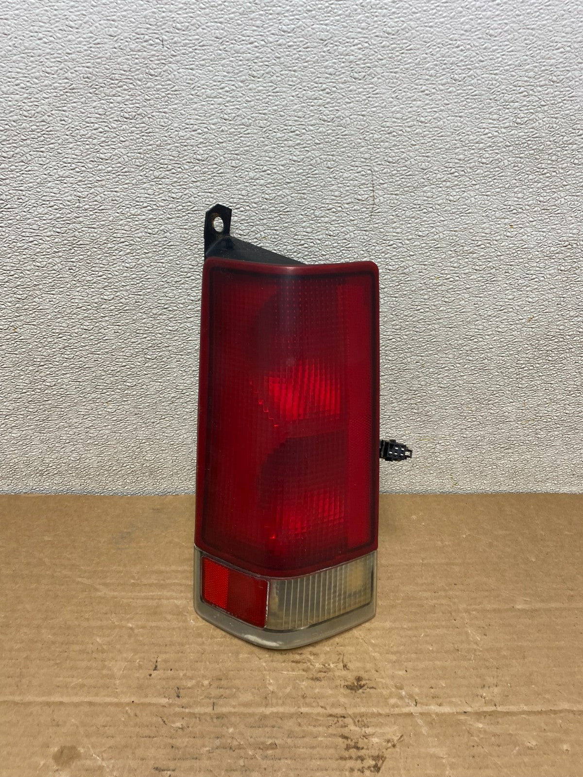 1996-1999 GMC Savana Express 1500 Van Left Driver Lh Tail Light Oem Z1419 DW0