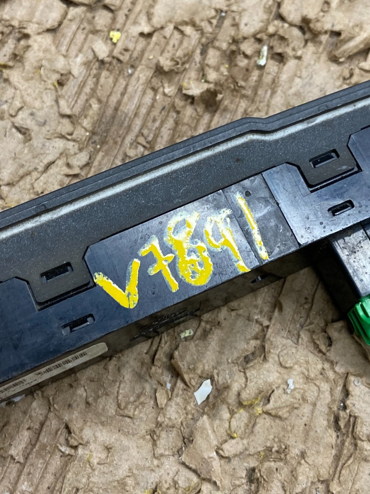 2006-2009 Land Range Rover Sport Center Console Hazard Door Lock Switch v7891 DG6