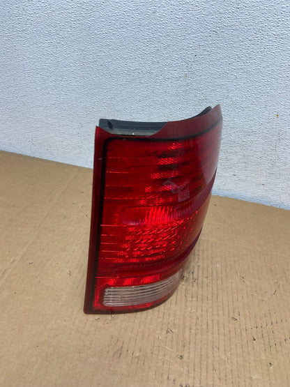 2002 to 2005 Ford Explorer Right Passenger Rh Side Tail light AD0810 LK2
