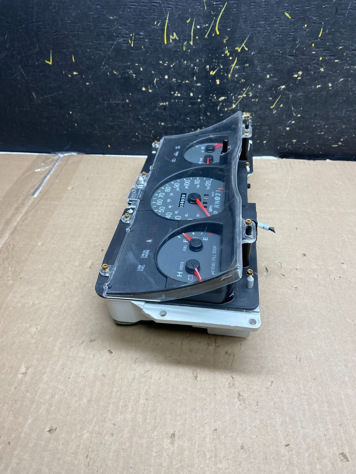 2003 to 2005 Ford Crown Victoria Speedometer Cluster Gauge ab1916 DG2