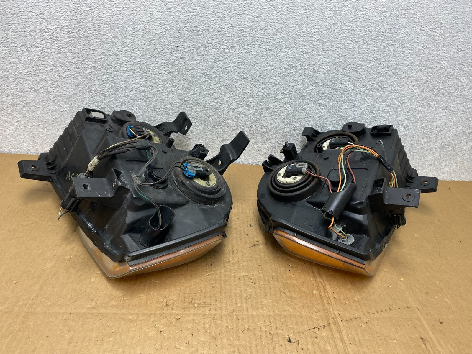 2009-2010 Jeep Grand Cherokee Left+Right Set Halogen Headlights AC7707 DW10