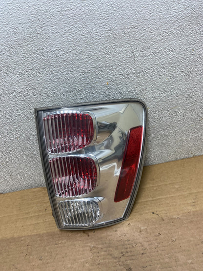 2005 to 2008 Chevrolet Equinox Right Passenger Rh Side Tail Light AB5199 LK0