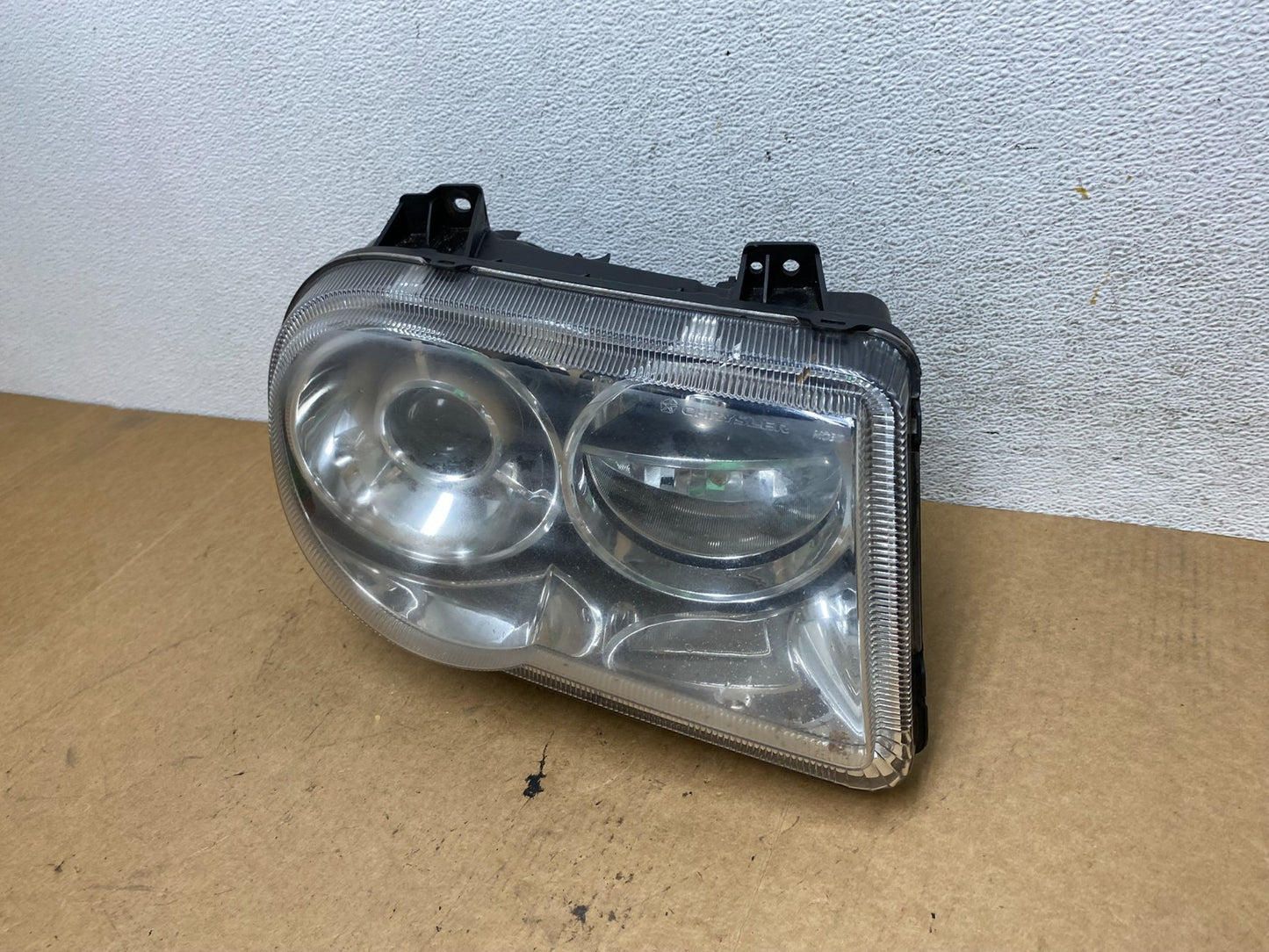 2005 to 2010 Chrysler 300C Right Passenger RH Side Xenon Headlight AE3245 DW1