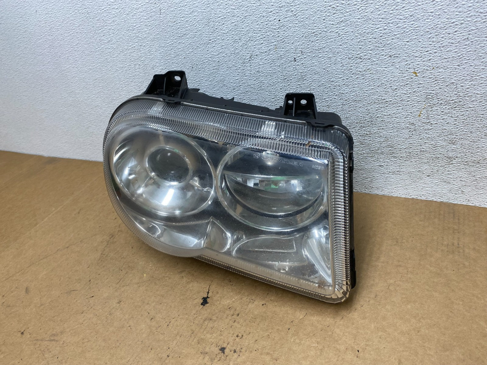 2005 to 2010 Chrysler 300C Right Passenger RH Side Xenon Headlight AE3245 DW1