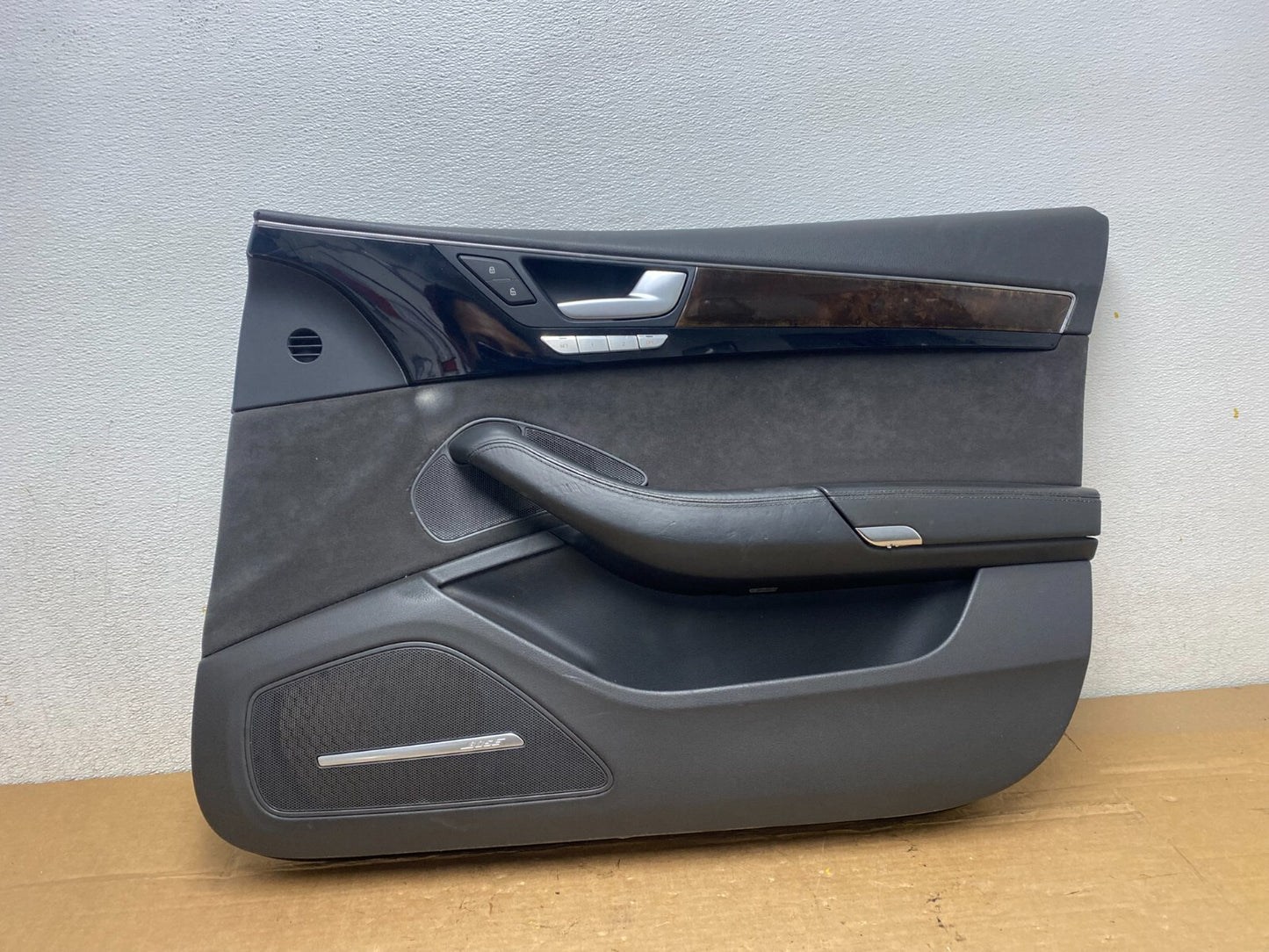 2011 to 2018 Audi A8 Front Right Passenger Interior Door Panel M6926 DG0
