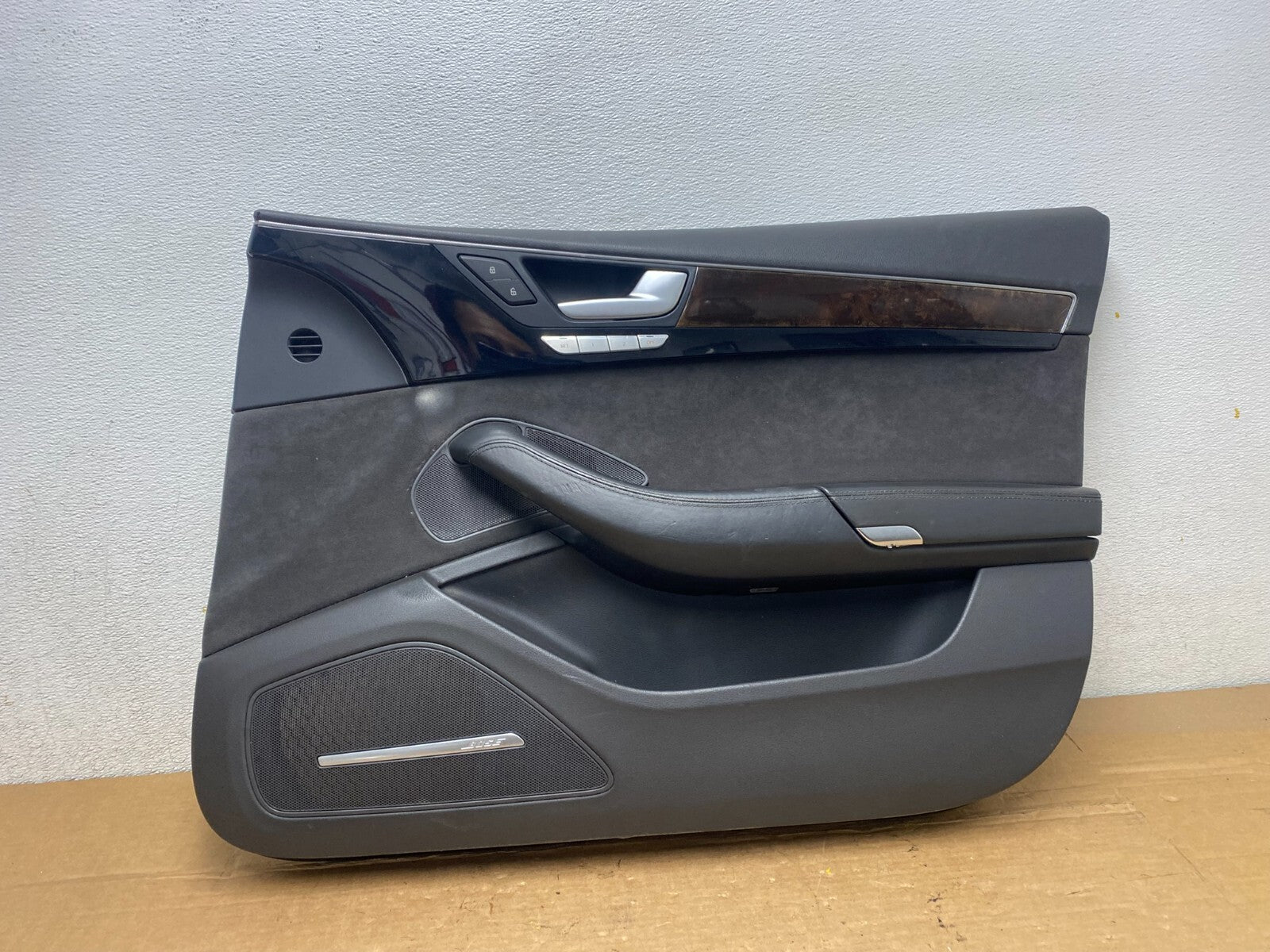 2011 to 2018 Audi A8 Front Right Passenger Interior Door Panel M6926 DG0