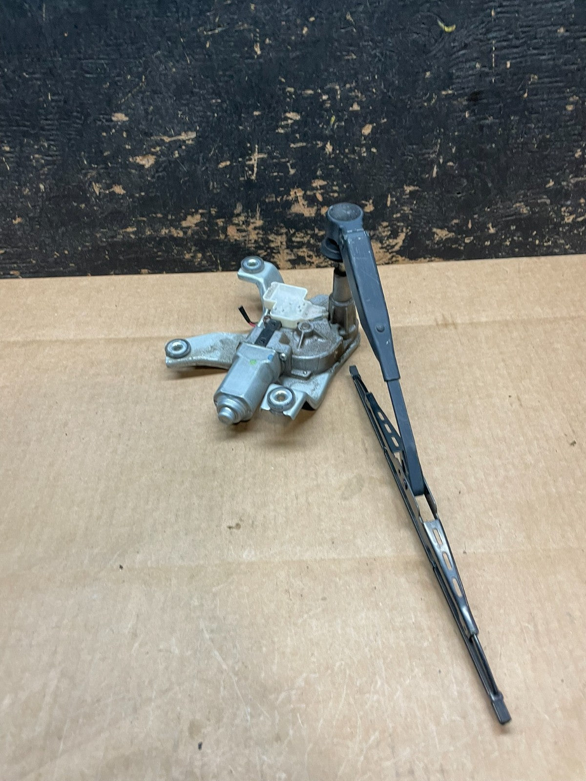 2007 - 2016 Jeep Compass Tailgate Back Door Rear Wiper Motor Wiper OEM AA9013 DG4