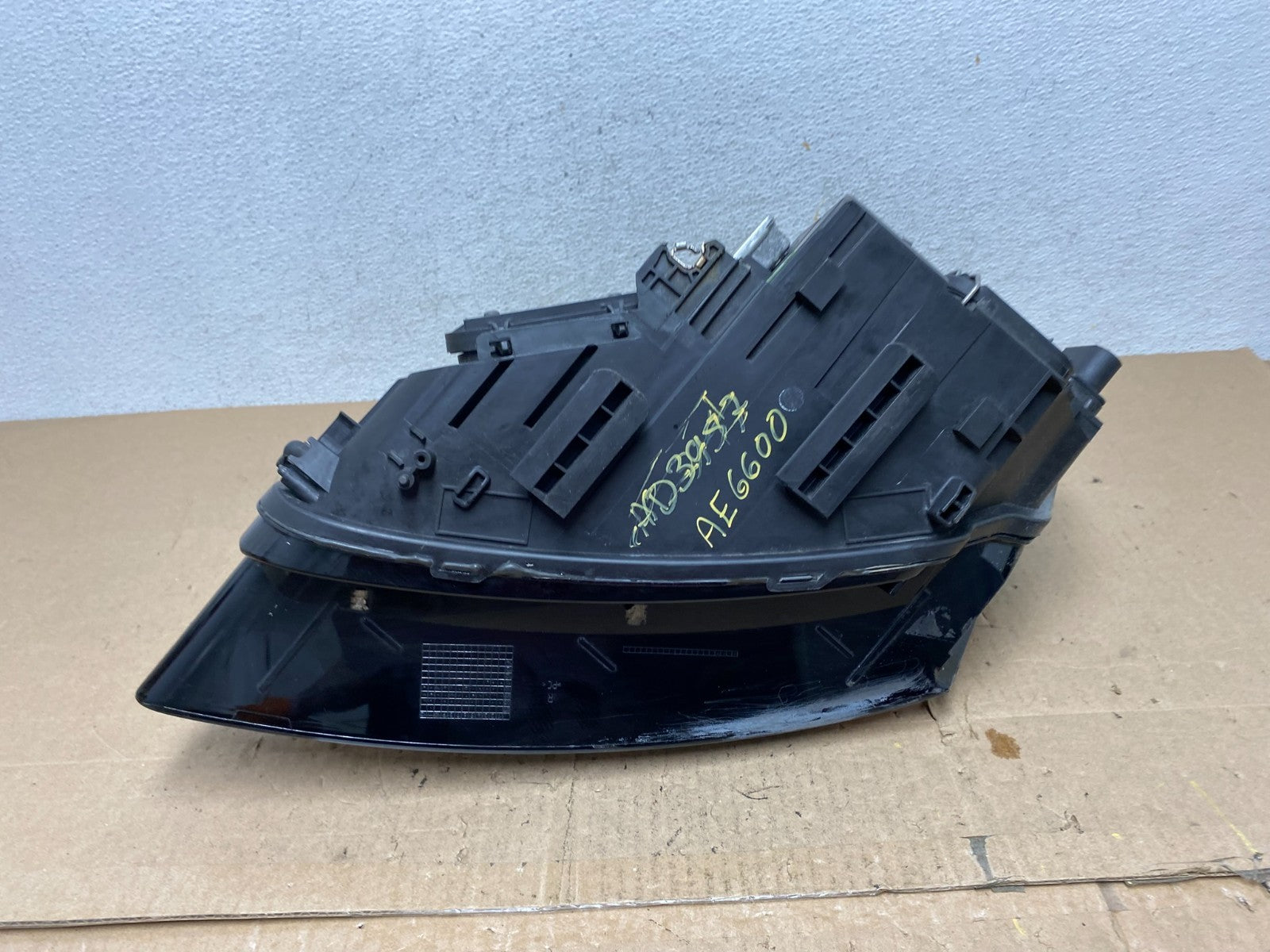 2009 to 2012 Audi Q5 Right Passenger RH Side Xenon HID Headlight AE6600 DW7