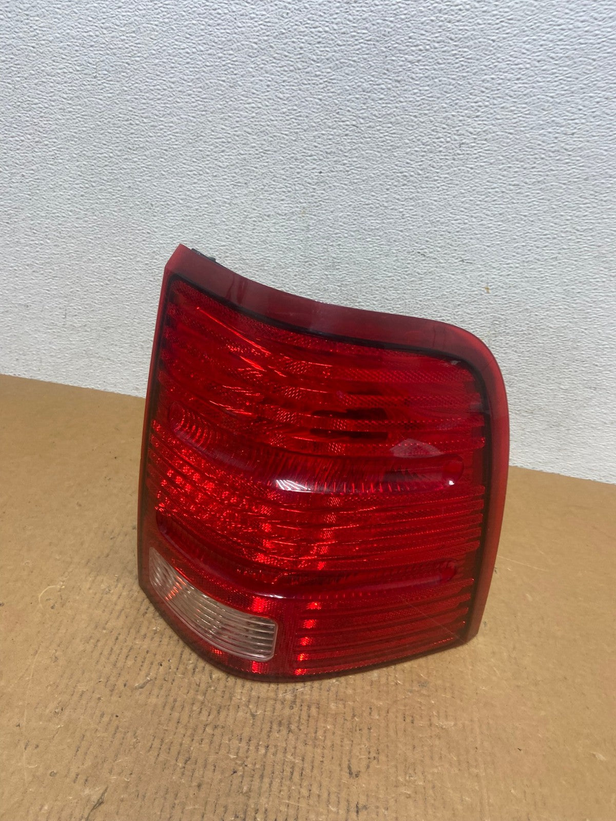 2002 to 2005 Ford Explorer Right Passenger Rh Side Tail light AE0544 LK0