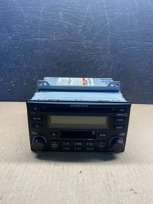 2006 - 2008 Kia Sedona Entourage Radio Stereo Receiver AM FM CD Player AH1806 DG0
