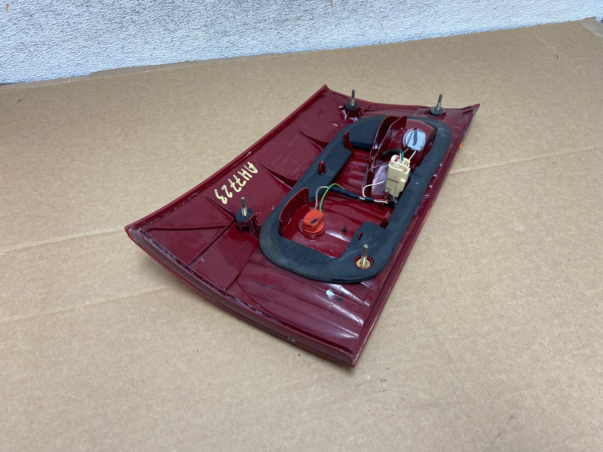 2004-2005 Toyota Sienna Right Passenger RH Side Inner Tail Light AH7723 LK4