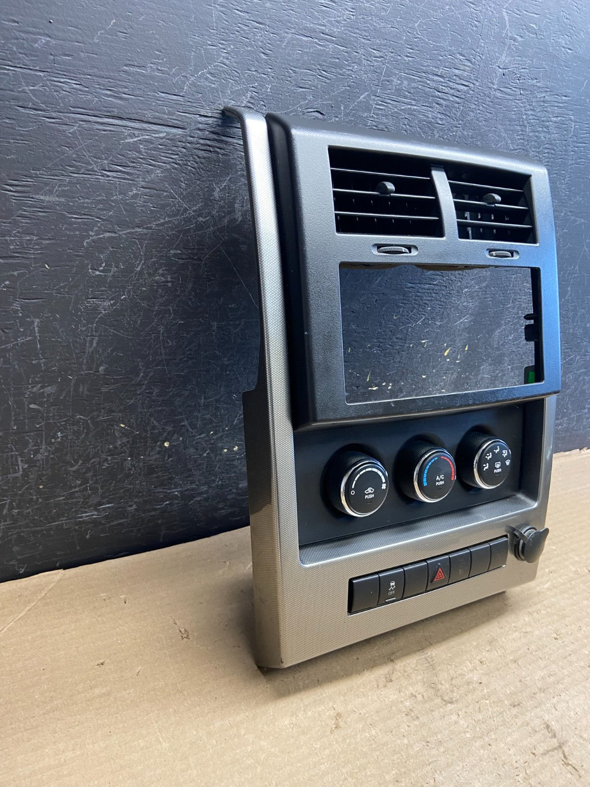 2008 to 2012 Jeep Liberty Dash Climate Temperature Control Radio Bezel AH3704 DG3
