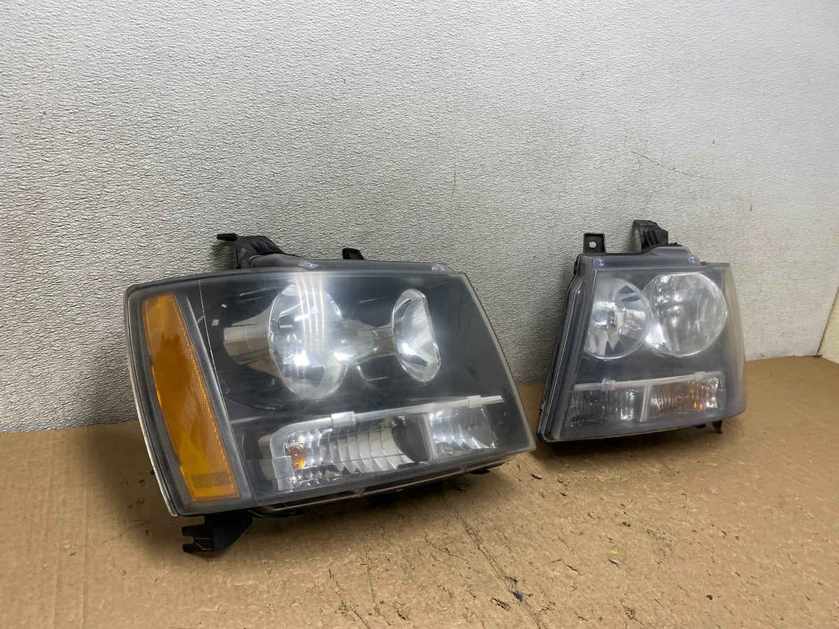 2007 to 2013 Chevrolet Suburban Tahoe Left+Right Set Headlights V3853 DW2