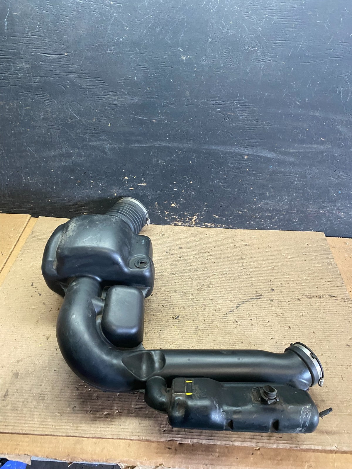 2011 - 2013 Dodge Durango 3.6L Resonator Air Intake Tube S3569 DG4