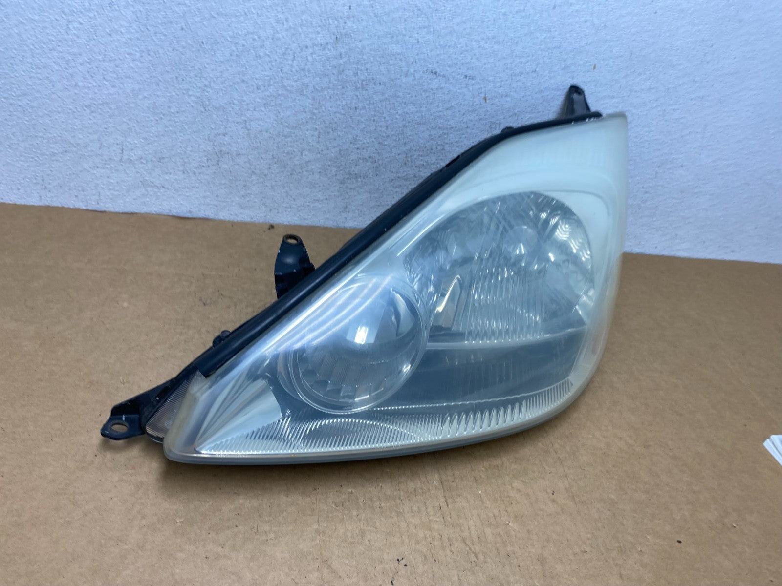 2004-2005 Toyota Sienna Left Driver LH Side Halogen Headlight AD4520 DW2