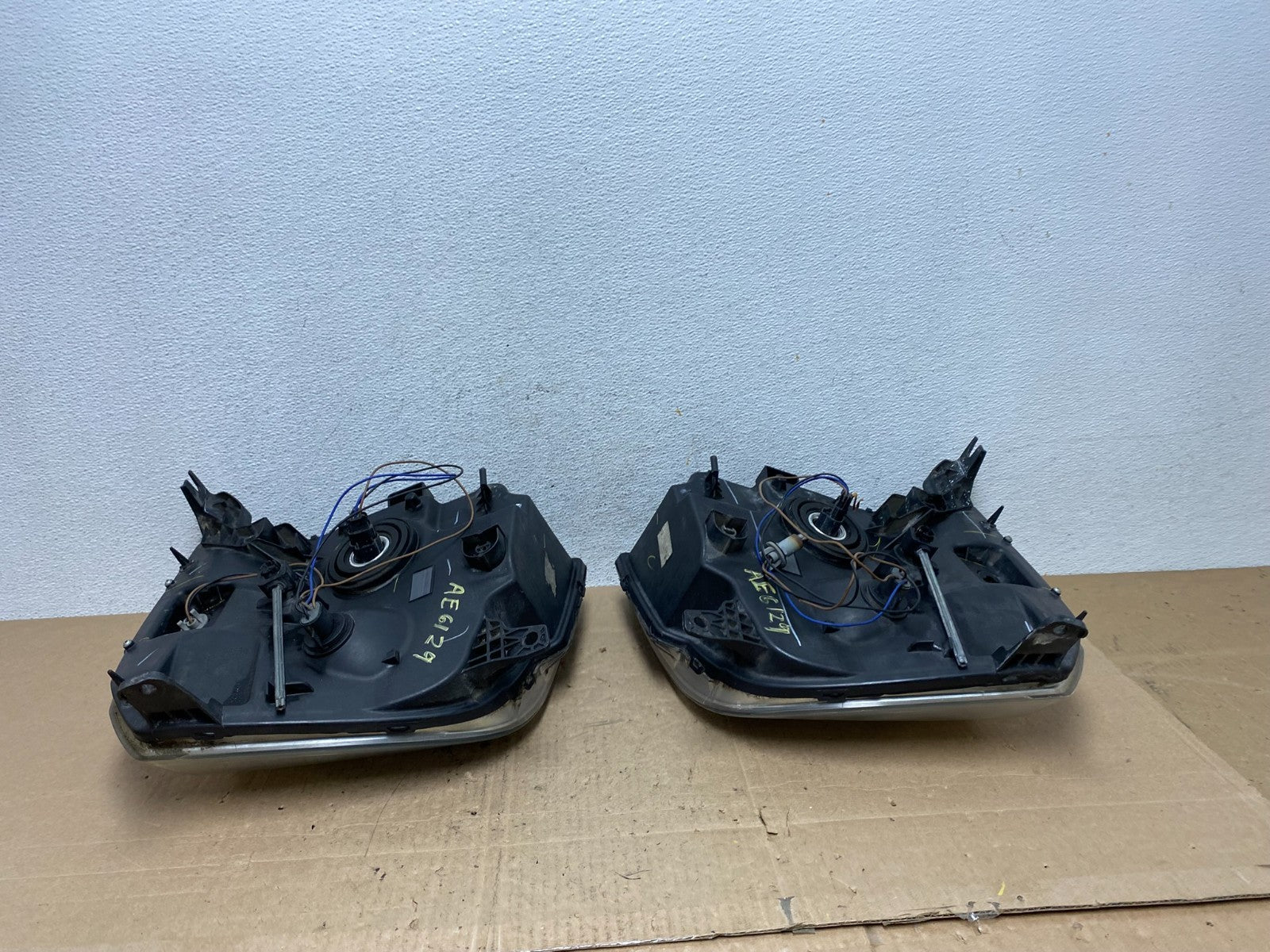2007 - 2014 GMC Yukon Halogen Headlights Left+Right Side Set AE6129 DW7