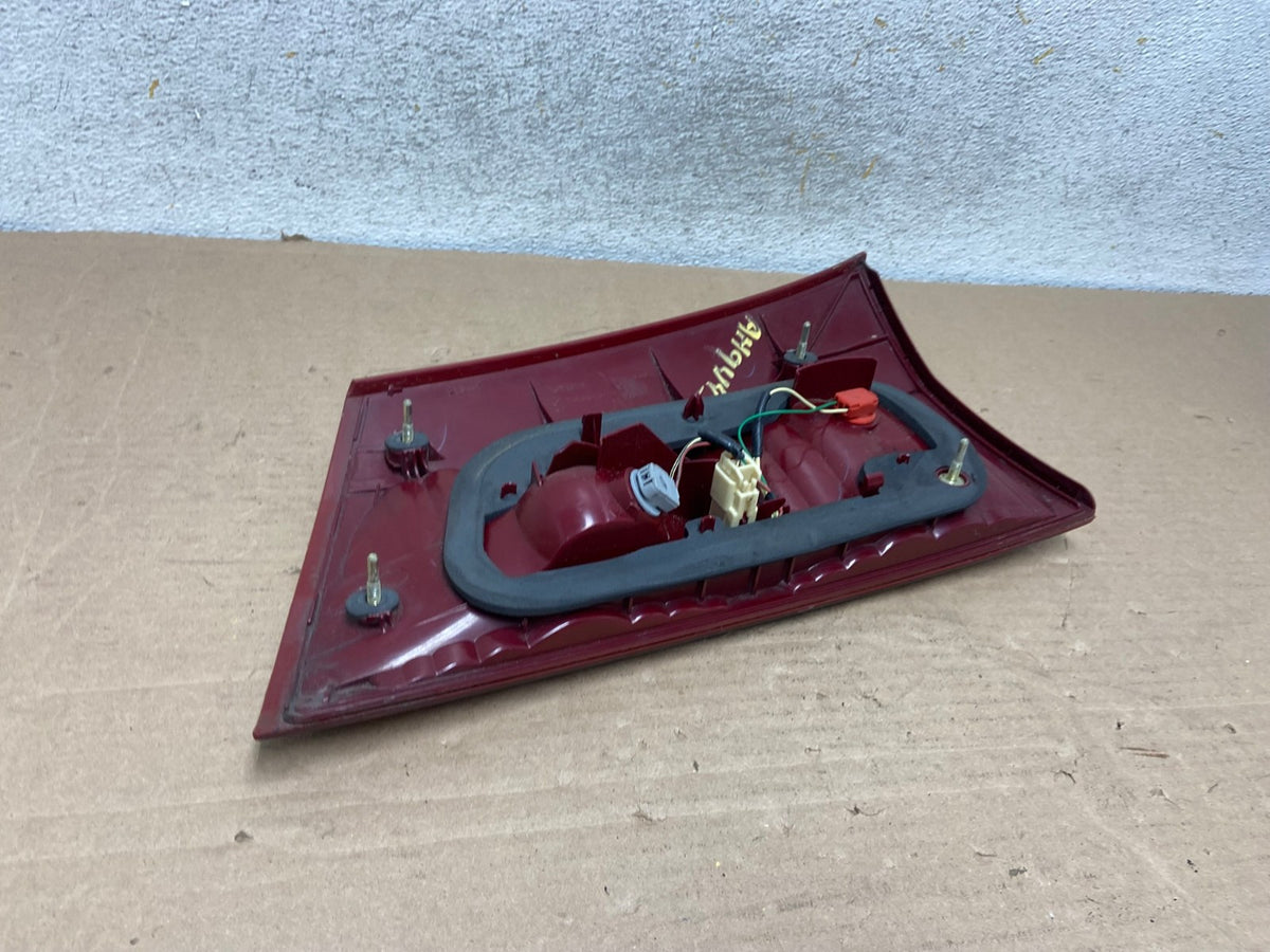 2004 - 2005 Toyota Sienna Left Driver LH Side Inner Tail Light AH9443 LK5