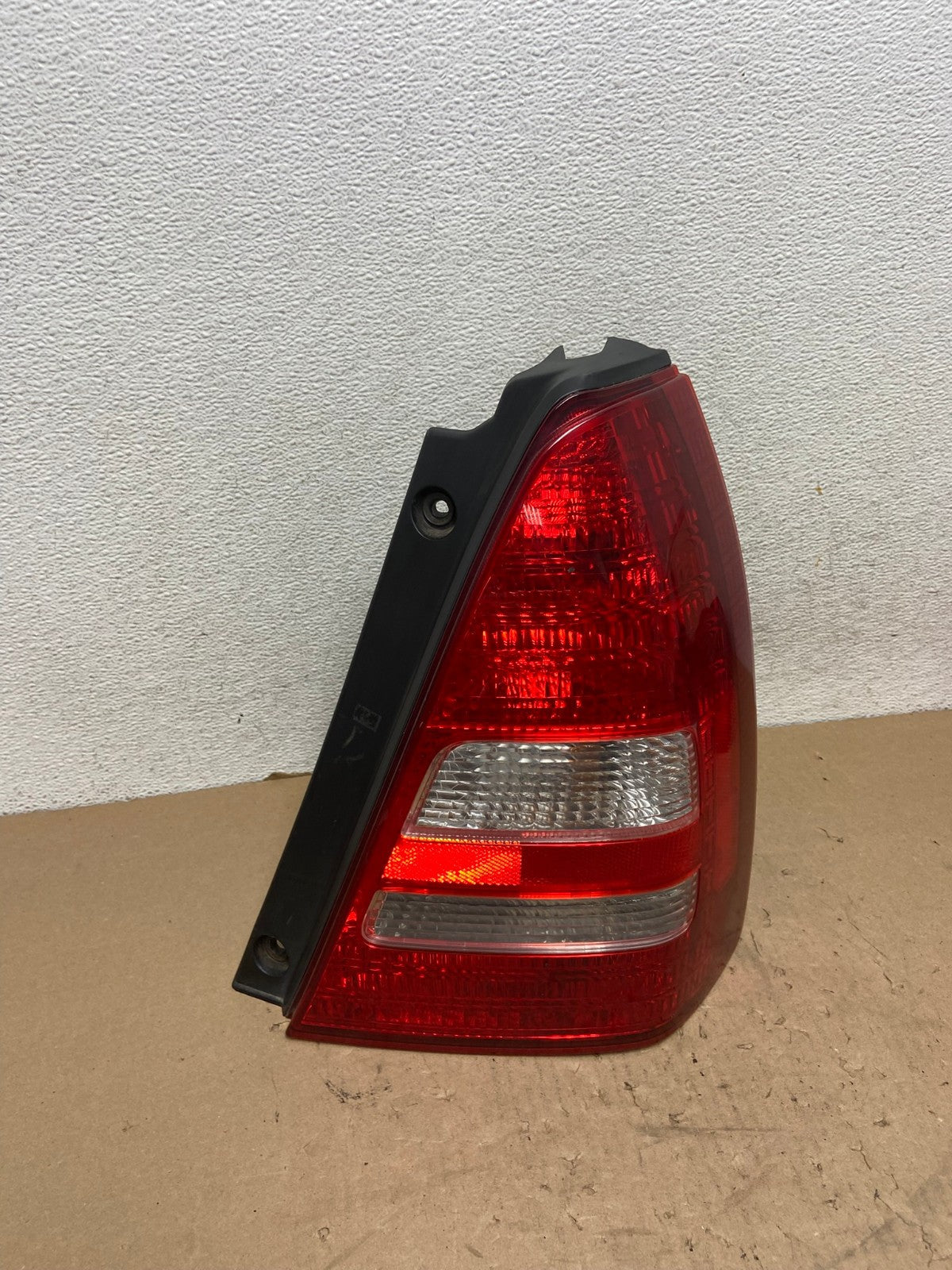 2003 2004 2005 Subaru Forester Right Passenger Rh Side Tail Light AG4236 LK2