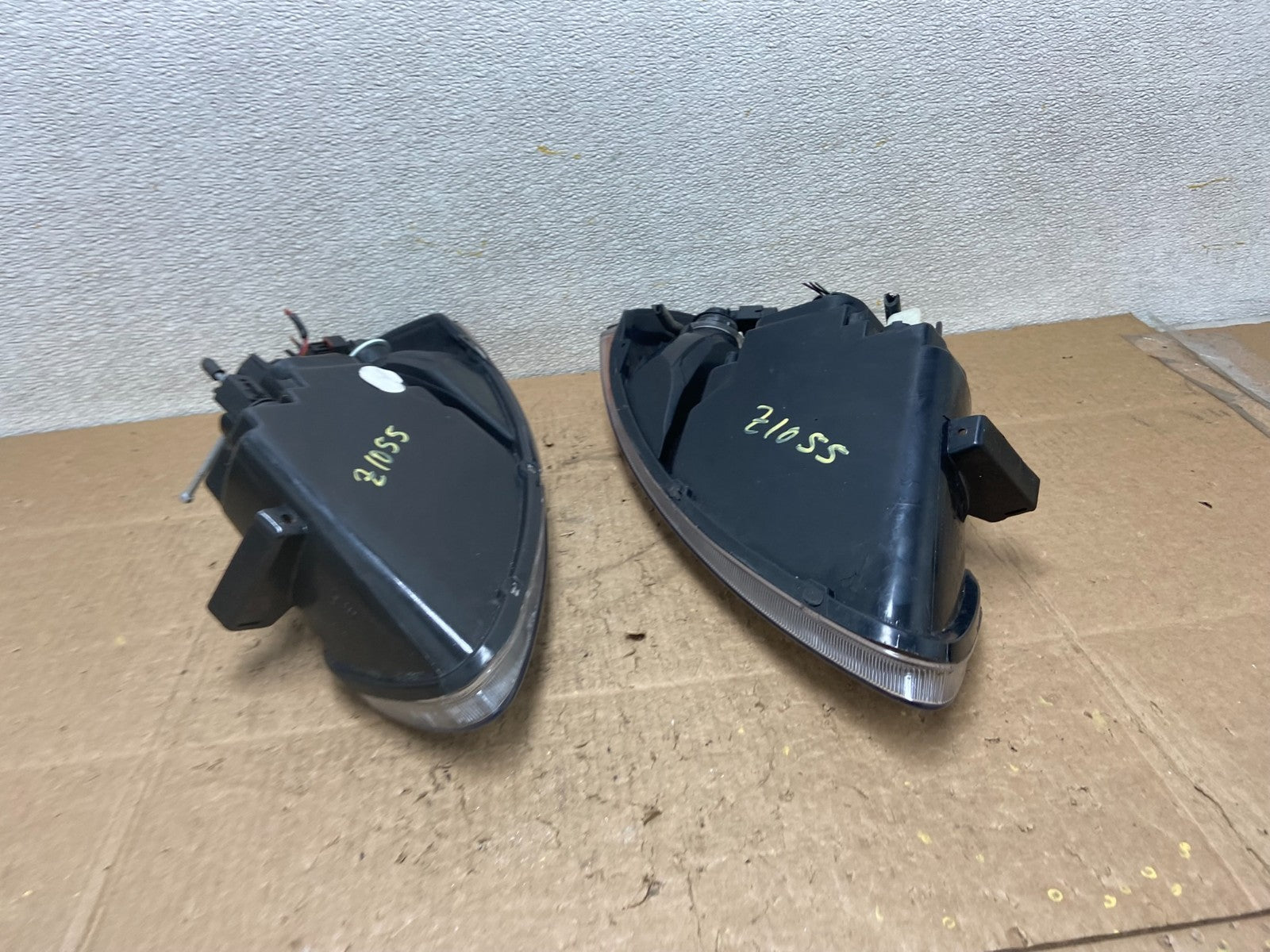 2001 to 2002 Chrysler Sebring Left+Right Side Headlights Z1055 DW9