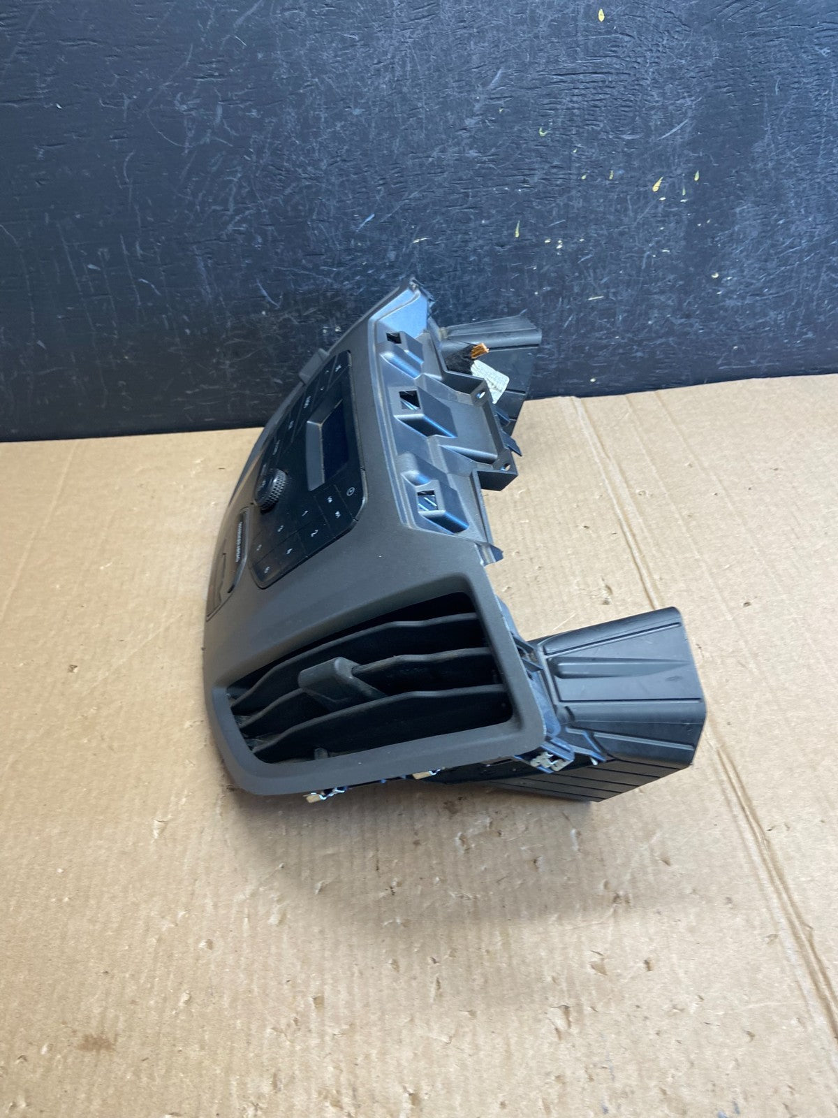 2017 to 2019 Ford Transit Front Radio Audio Control Bezel Air Vent ae4260 DG2