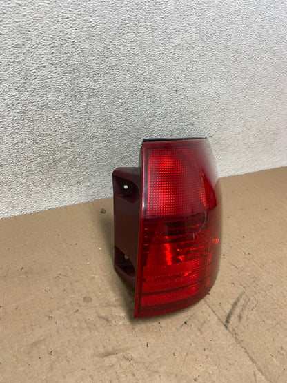 2004-2005 Toyota Sienna Right Passenger Rh Side Tail Light AG4795 LK2