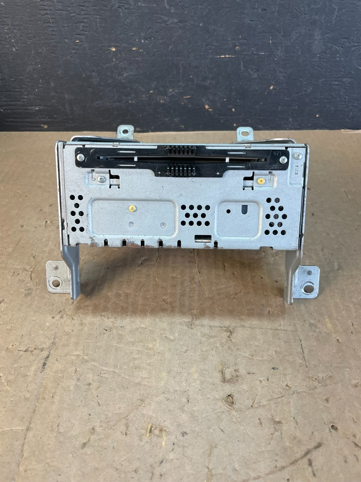 2013 2014 2015 Ford Taurus Radio Stereo CD Player Receiver AM FM Audio AD5922 DW0
