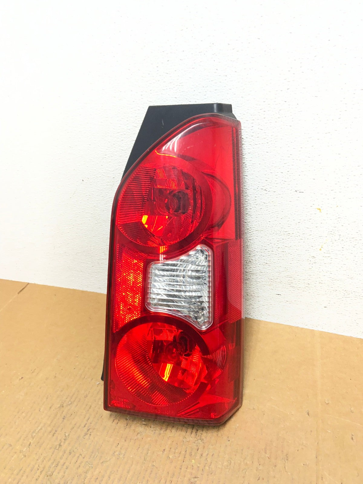 2005 to 2015 Nissan Xterra Right Passenger Rh Side Tail light AE1556 LK0