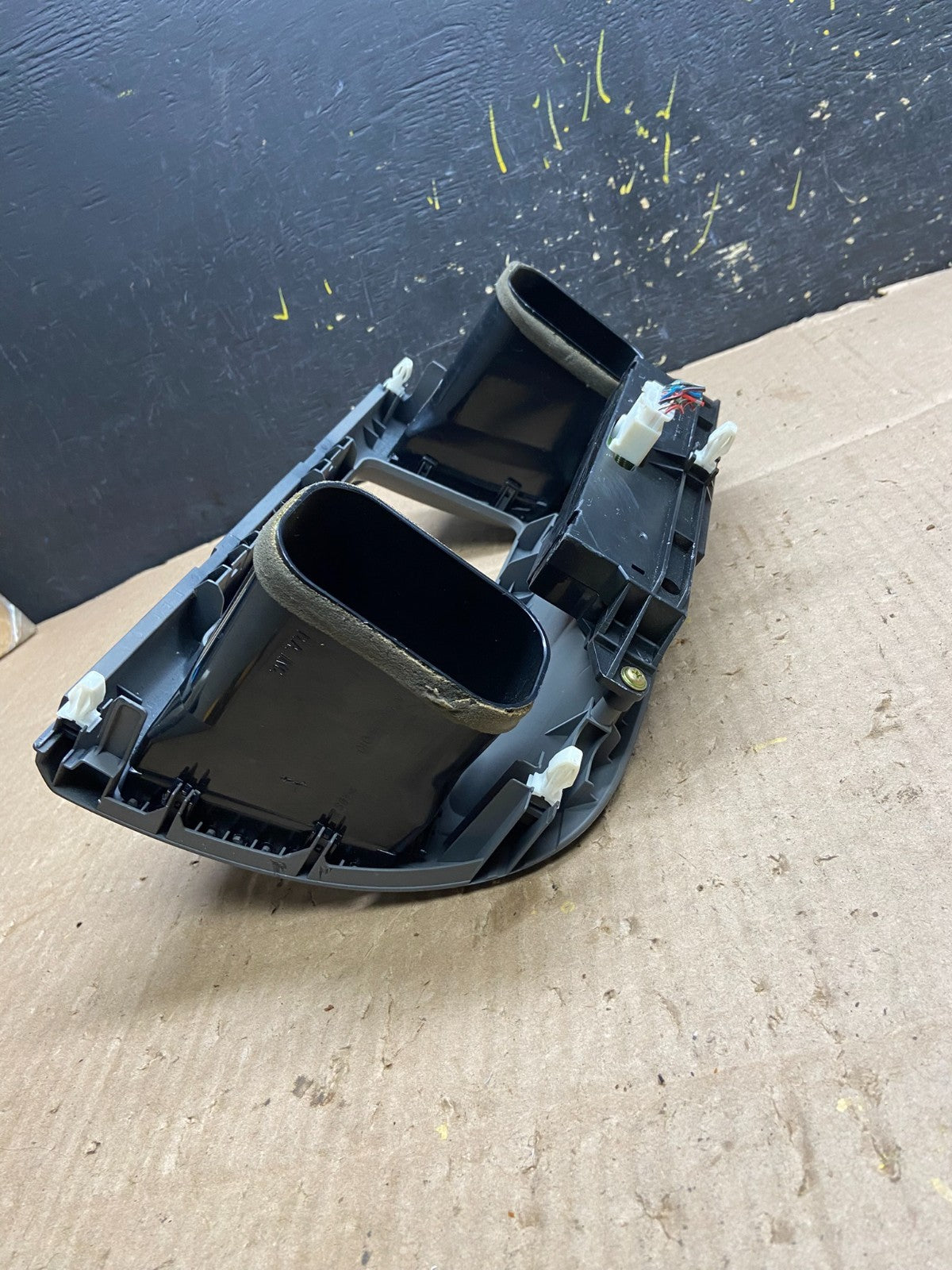 2002 2005 Toyota Camry Radio Center Console  Air Vent Bezel Trim OEM Y5285 DG4