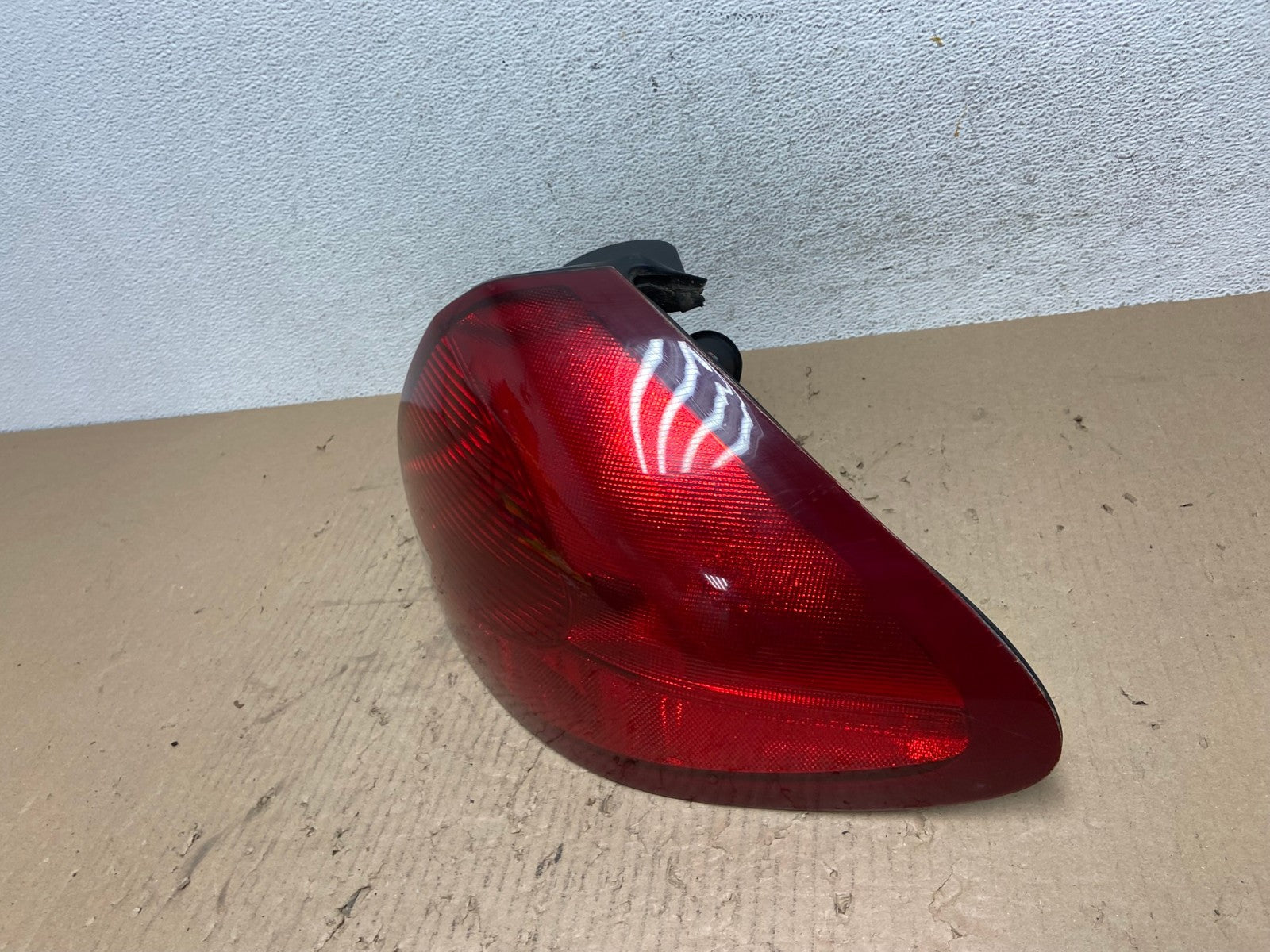 2000 to 2003 Ford Taurus Right Passenger Rh Side Tail Light AE8890 LK1