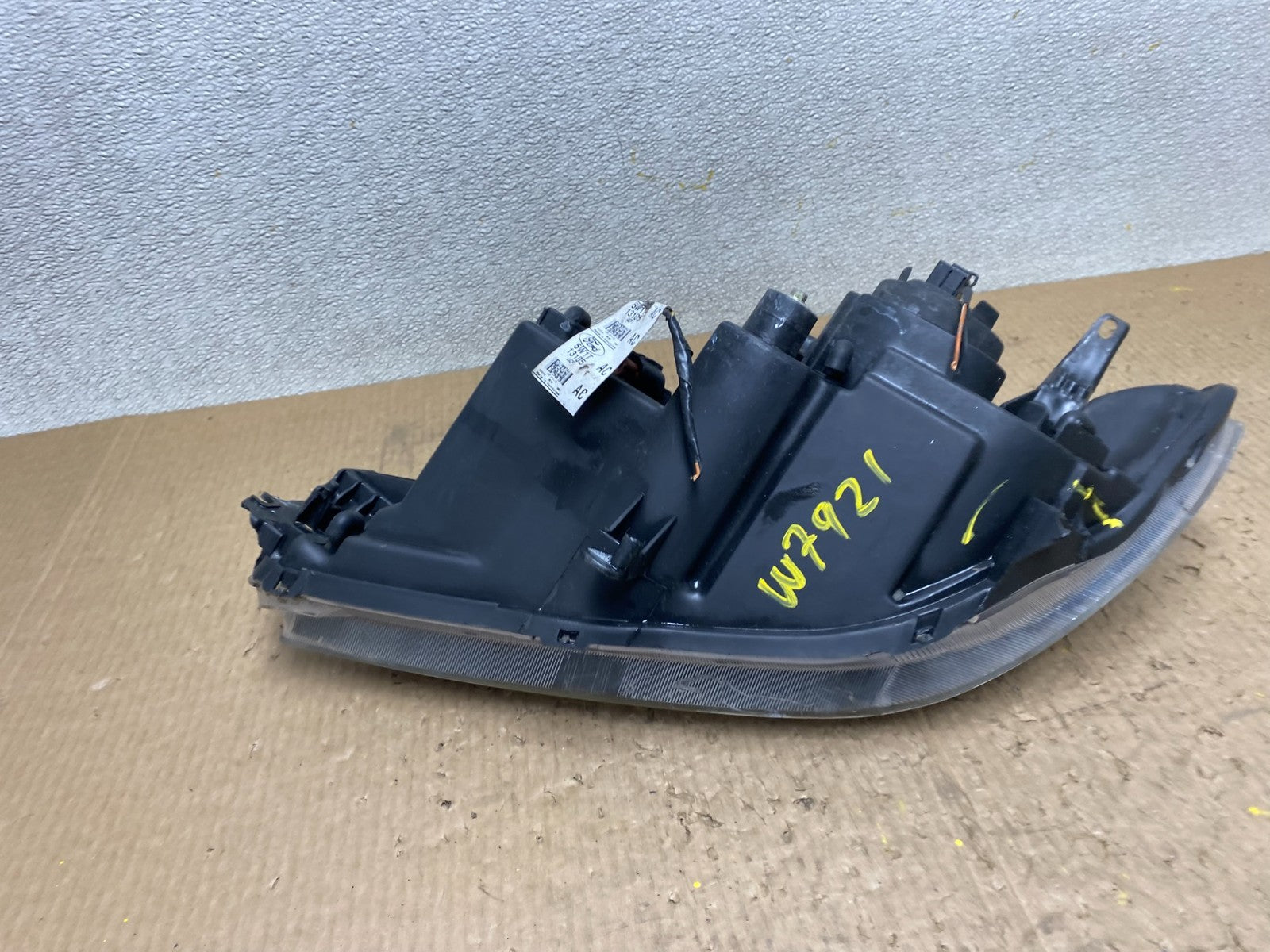 2004 to 2009 Mazda 3 Sedan Right Passenger Rh Side Headlight W7921 DW13