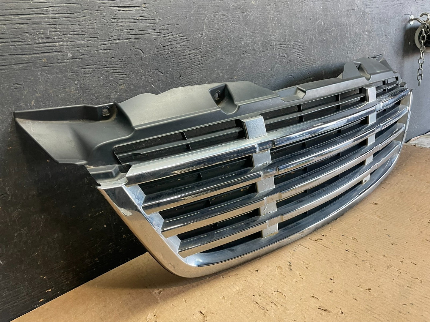 2009 to 2011 Freightliner Sprinter Front Upper Chrome Grill Grille Y9747 DG2