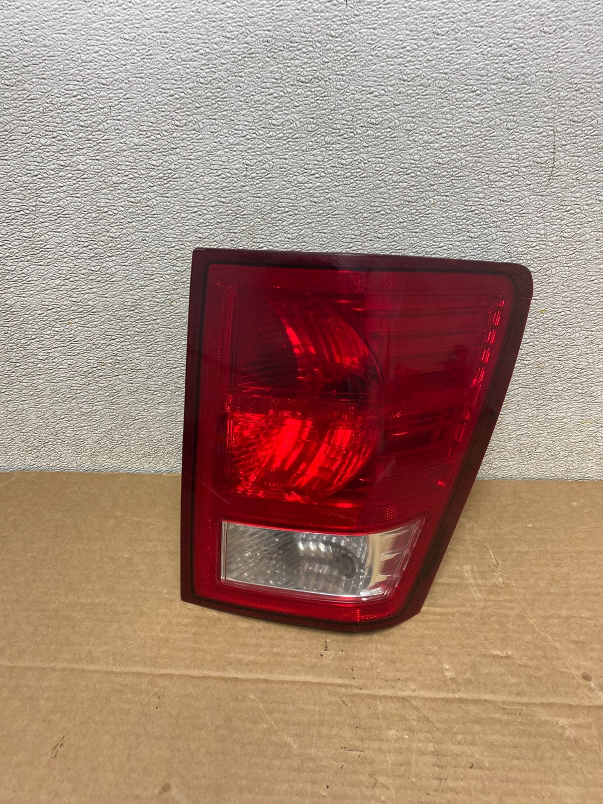 2007 2008 2009 2010 Jeep Grand Cherokee Right Passenger Tail Light Z1329 DW0