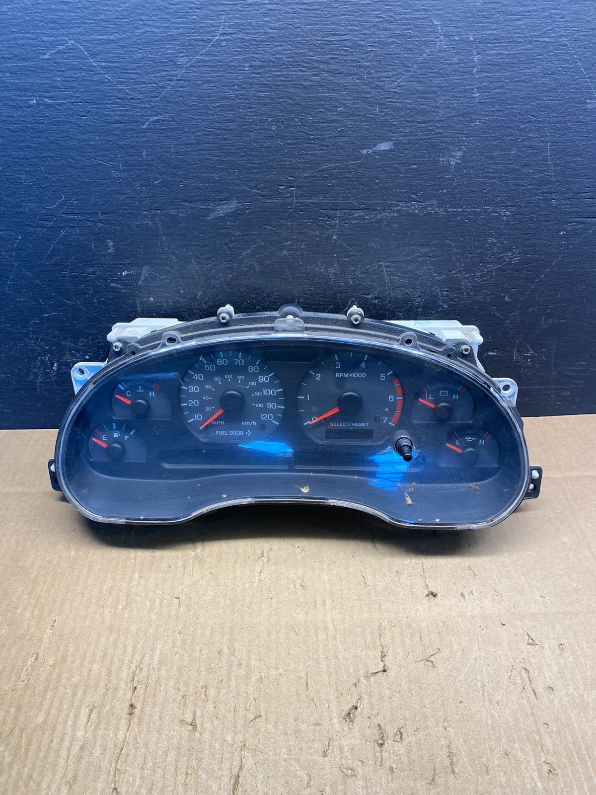 1999 to 2004 Ford Mustang Gauge Cluster Speedometer ad1660 DG0