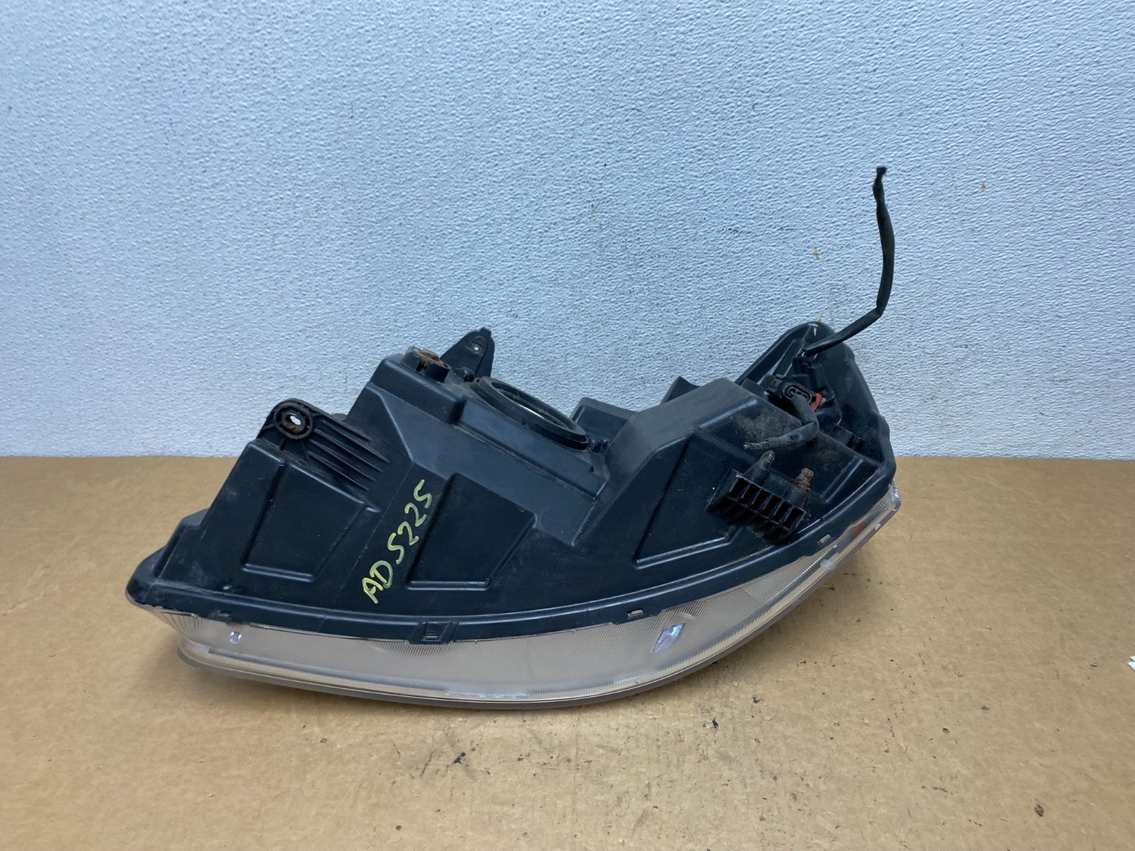 2006 to 2009 Pontiac Torrent Right Passenger RH Side Halogen Headlight AD5225 DW8