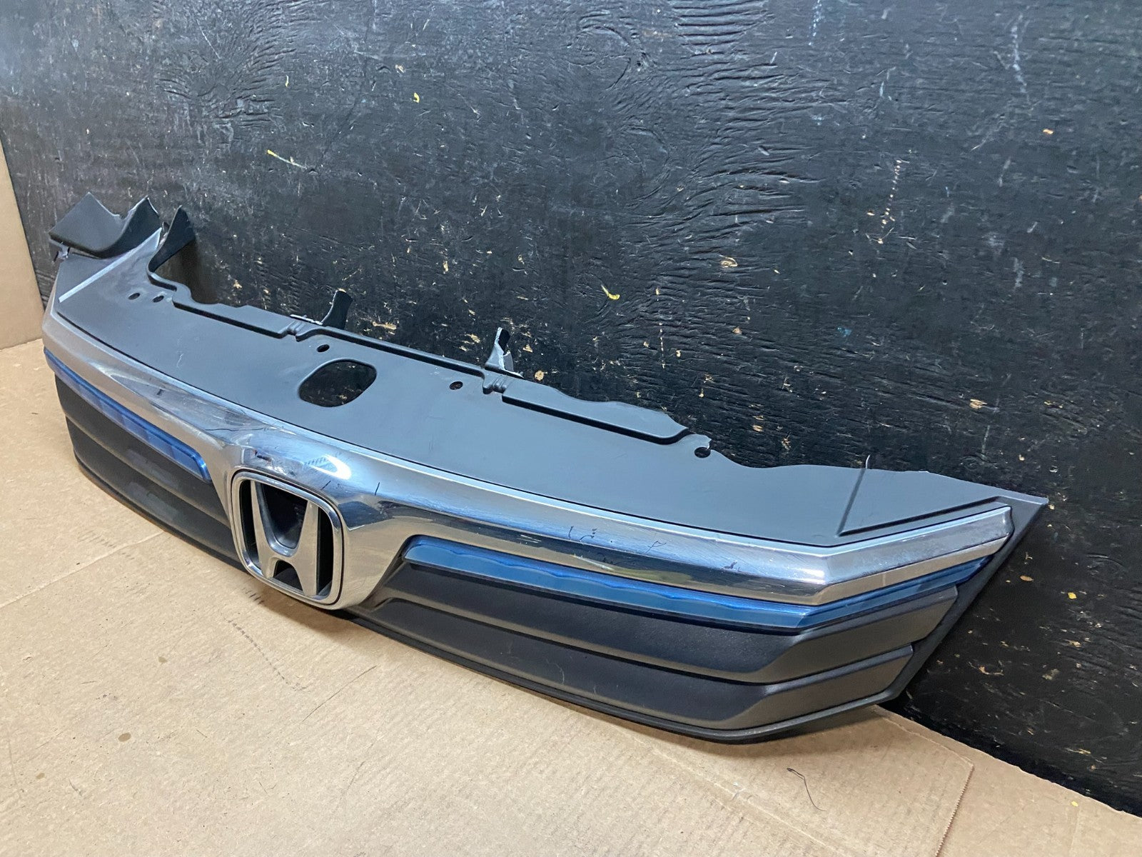2012 Honda Civic Hybrid Front Upper Grill Grille w/ Emblem OEM Y9404 DG2
