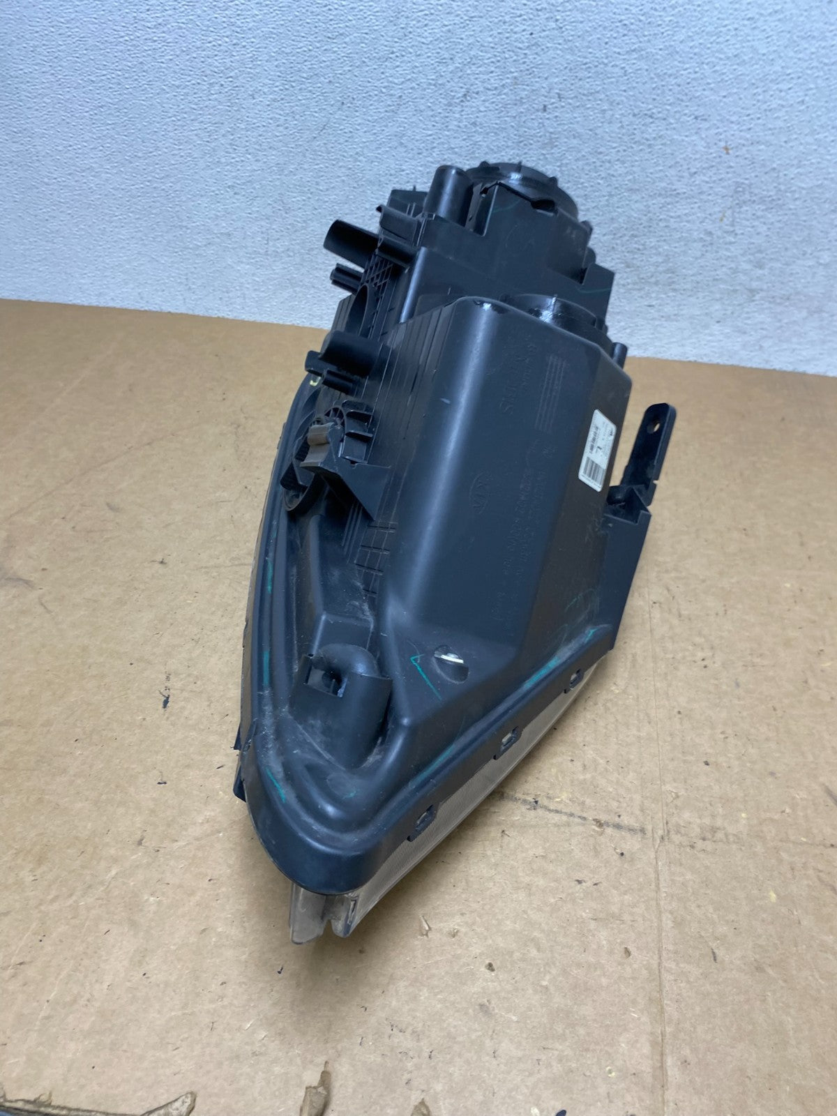 2014 to 2015 Kia Sorento Left Driver LH Side Headlight Halogen AE3283 DW6